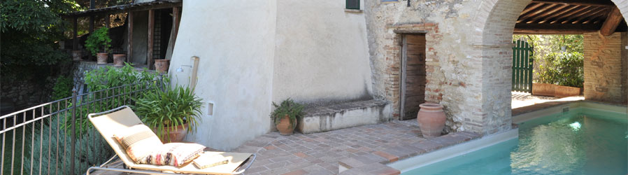 Santi Terzi - Heated pool sheltered by a colonnade